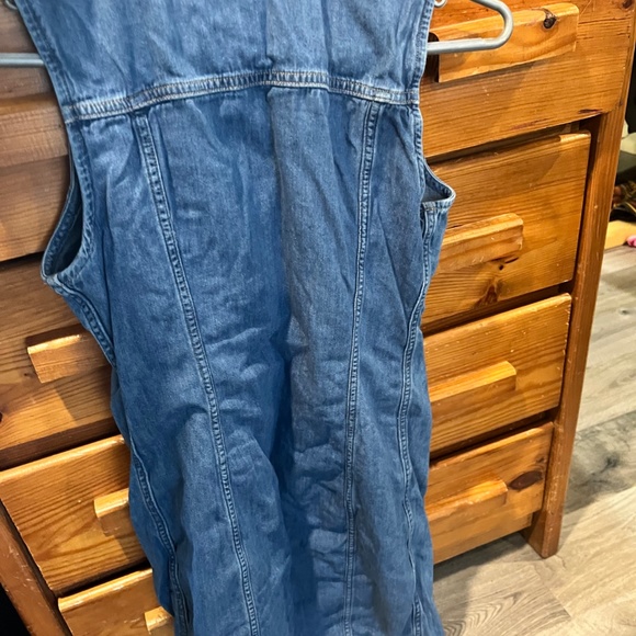 Womens Levis jean dress - Picture 3 of 3